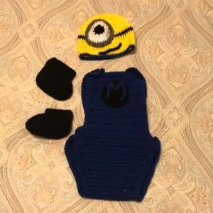 Minion New born crochet outfit.